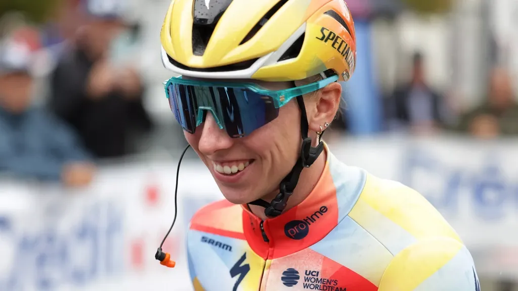 Wiebes wins mass sprint in China, Dutch star heads to Track Worlds next week