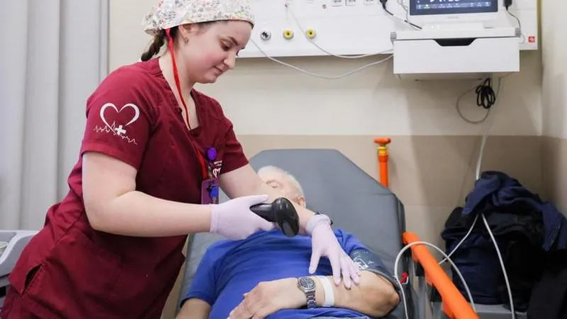 Mironov proposes making medical workers' base pay 70% of salary to protect honest professionals