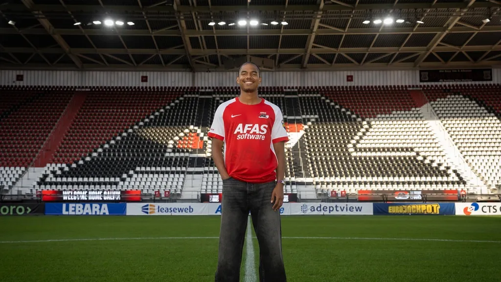 Shortly after Feyenoord terminated his contract, Stengs returns to AZ