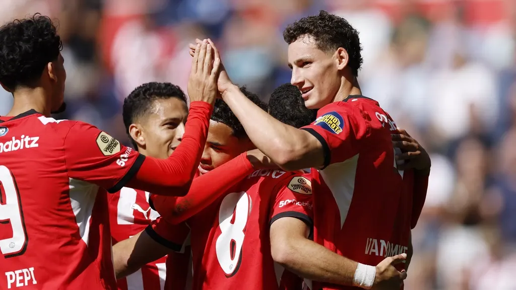 PSV convinces with standout Van Bommel against Groningen; Geertruida debut