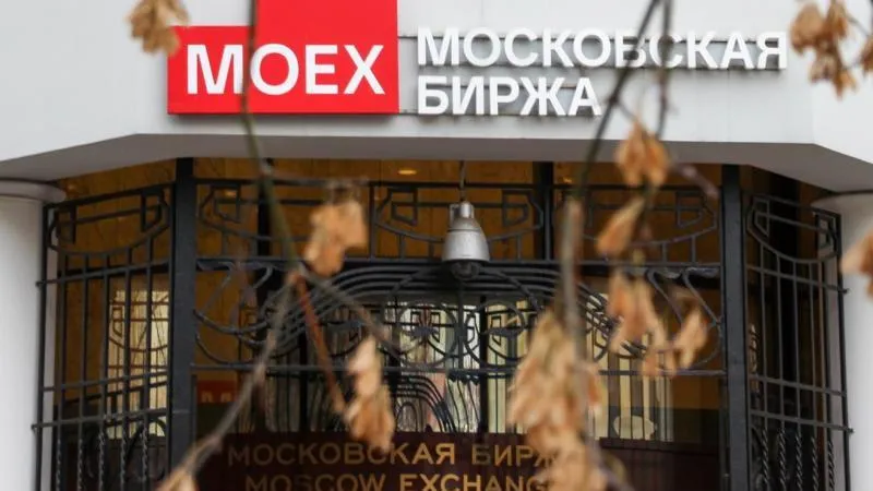 Russian stock market rises at the opening of trading, showing resilience