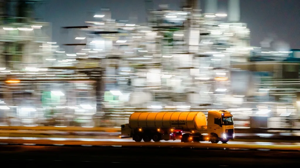 Shell posts another sky-high quarterly profit, three times last year